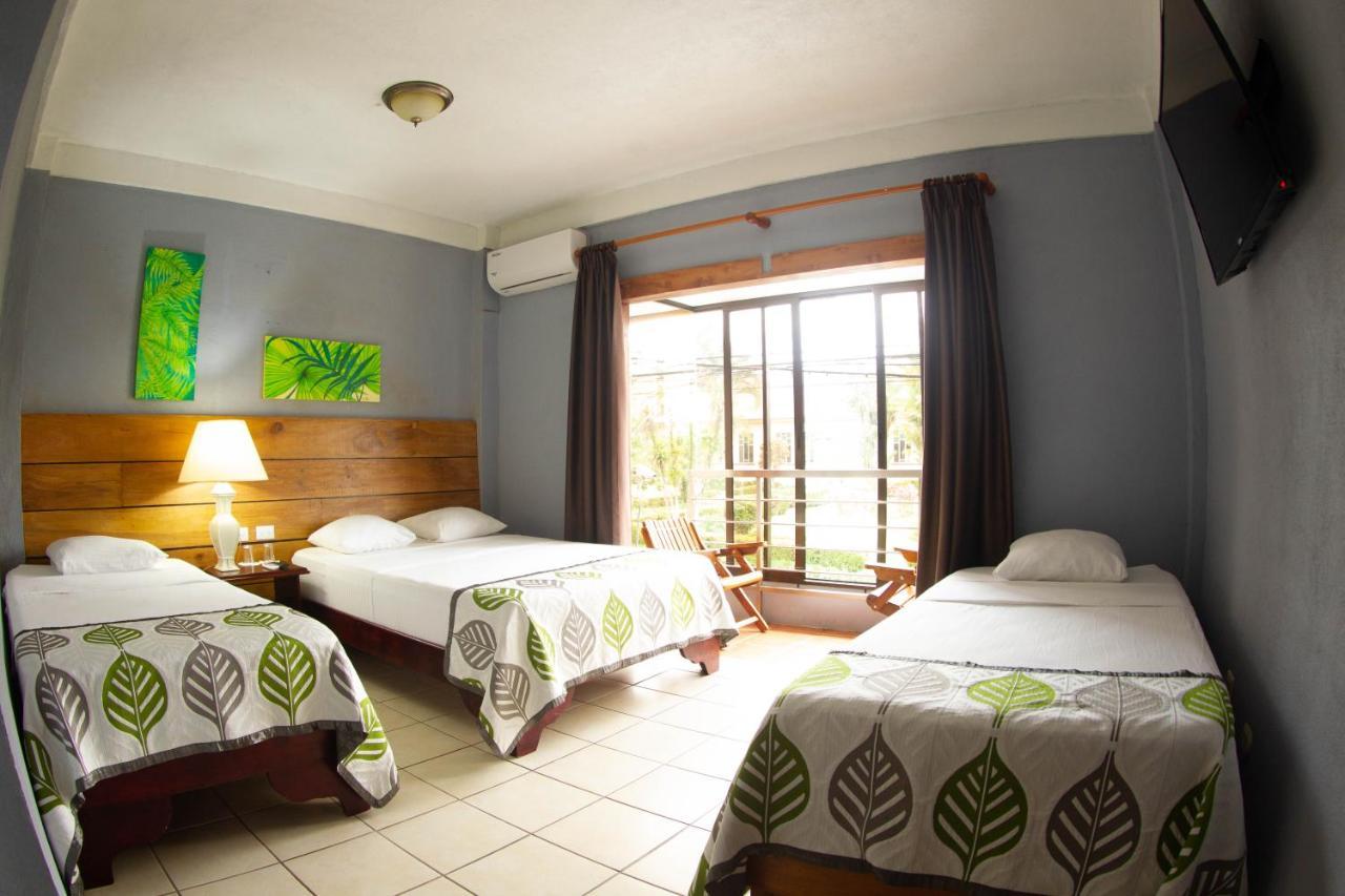 Tropical Family Room 2 Full Beds or 1 Full Bed 2 Single Beds